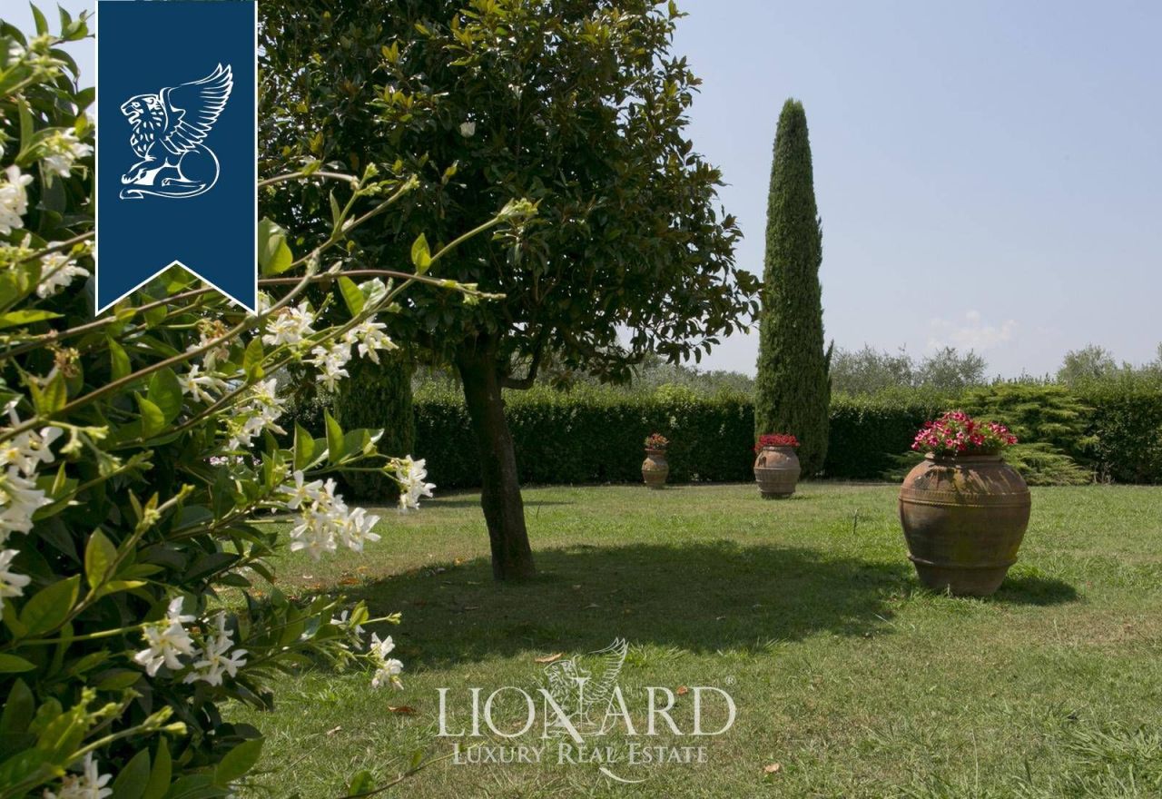 Вилла в Капаннори, Италия, 700 м² - фото 17