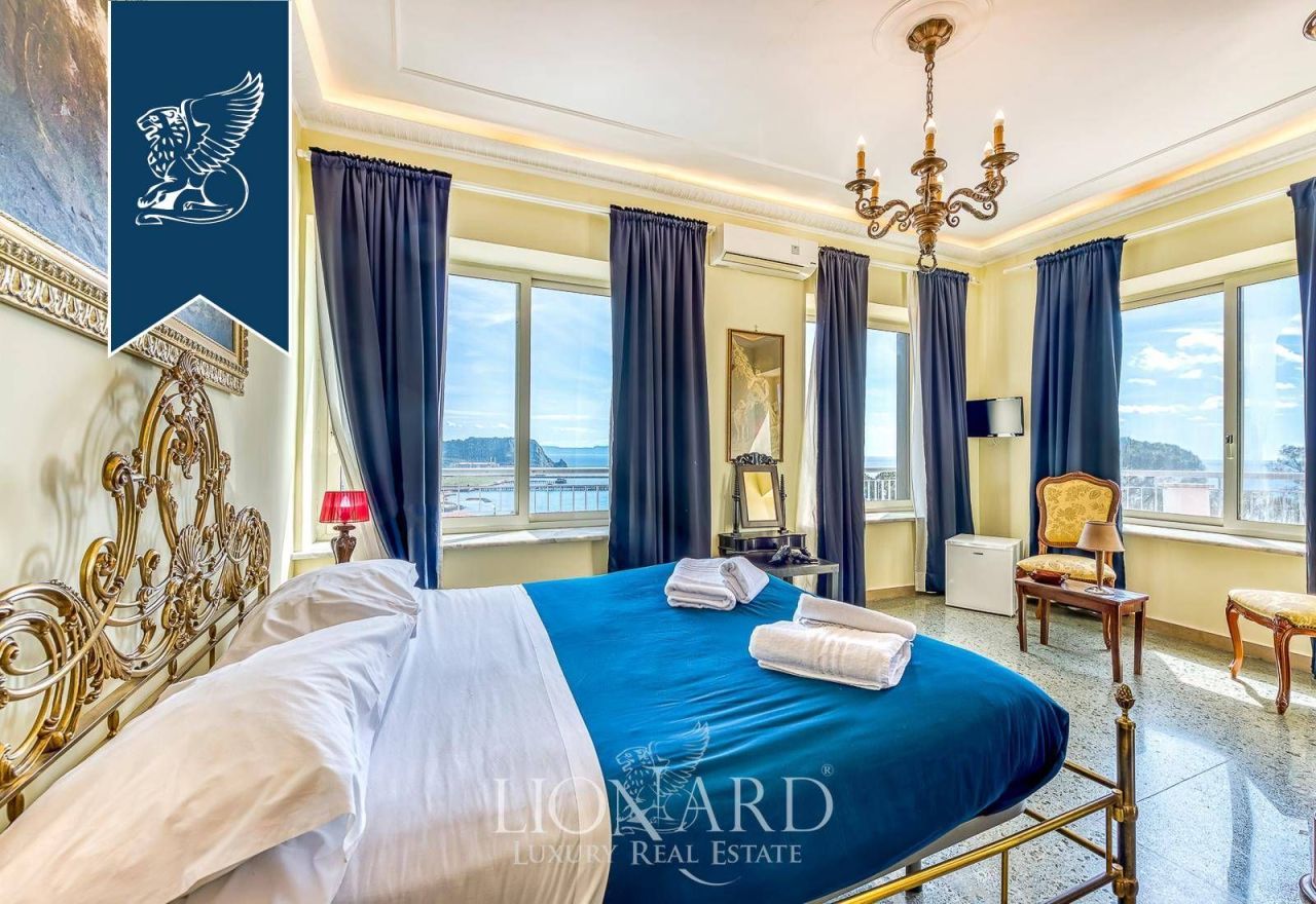 Вилла в Неаполе, Италия, 350 м² - фото 17