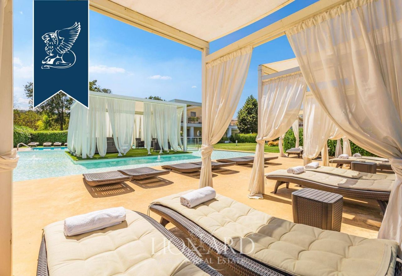 Отель, гостиница в Ареццо, Италия, 2 500 м² - фото 17