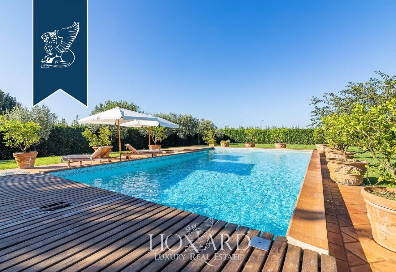 Вилла в Массарозе, Италия, 478 м² - фото 17