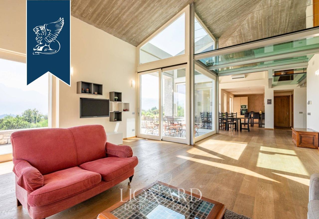 Вилла в Грианте, Италия, 300 м² - фото 16