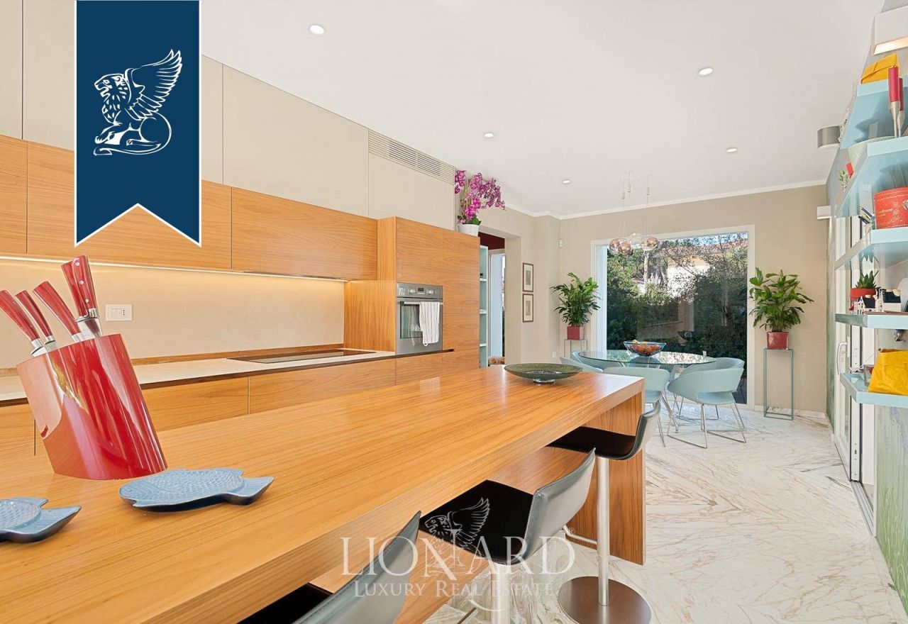 Вилла в Пьетрасанте, Италия, 350 м² - фото 16