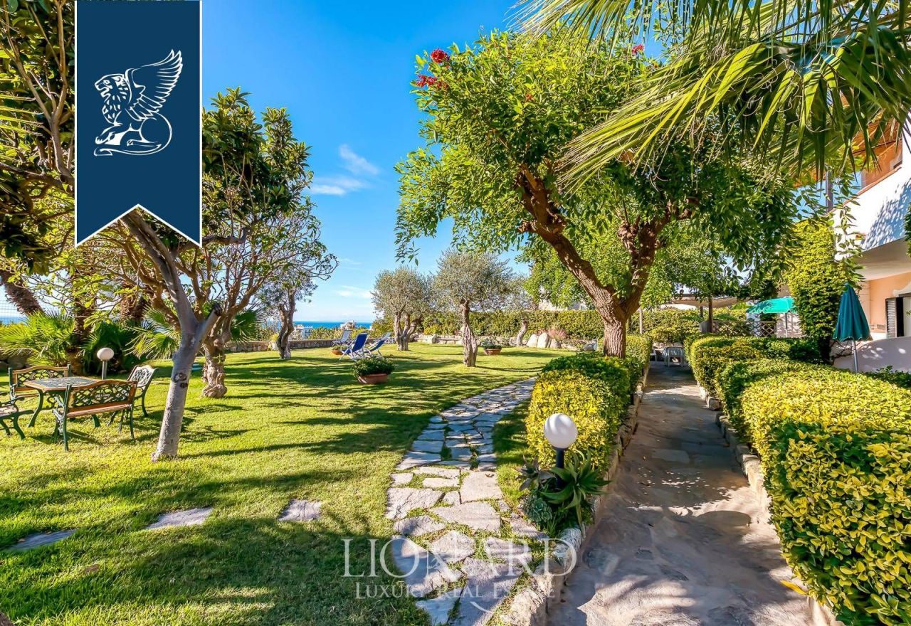 Отель, гостиница в Неаполе, Италия, 3 000 м² - фото 17