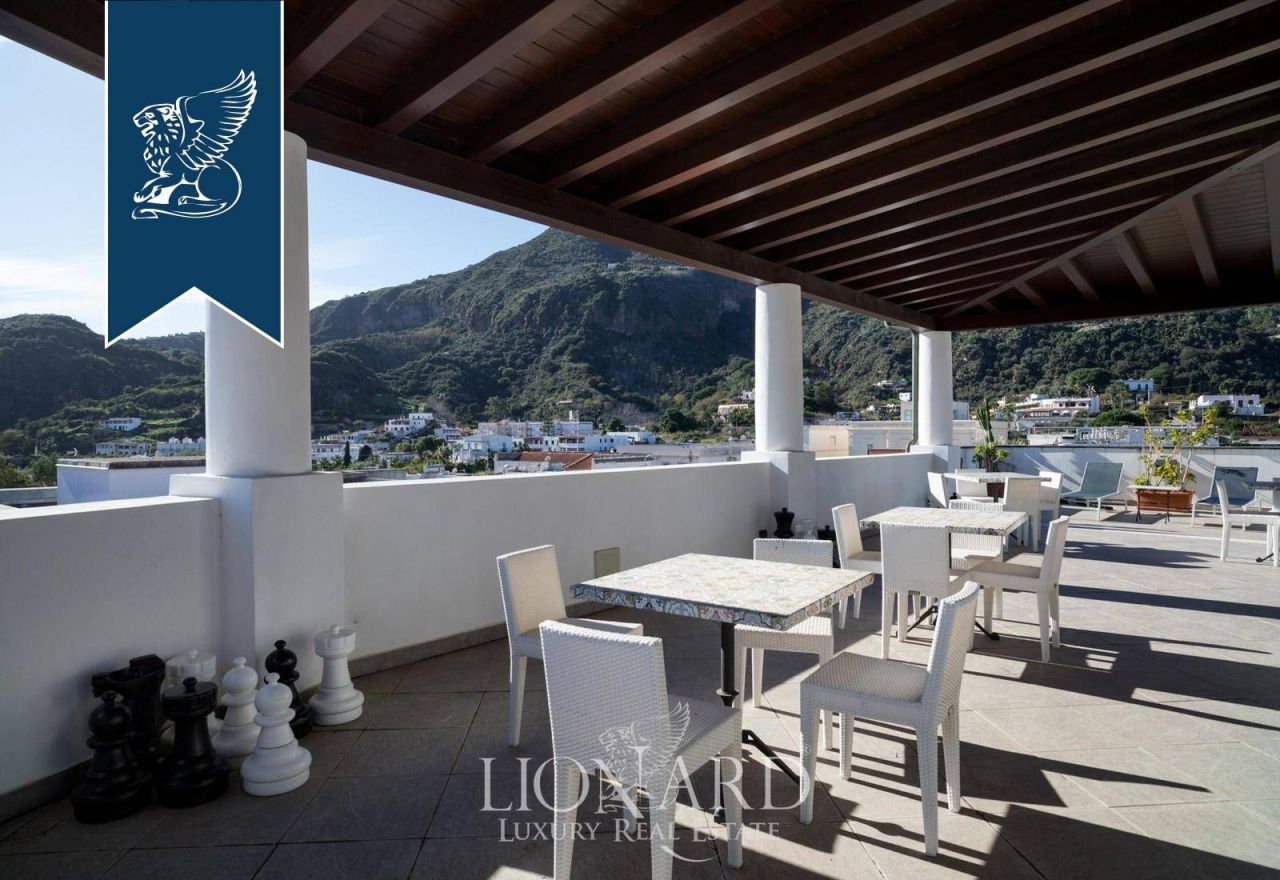 Отель, гостиница на Липари, Италия, 1 300 м² - фото 16