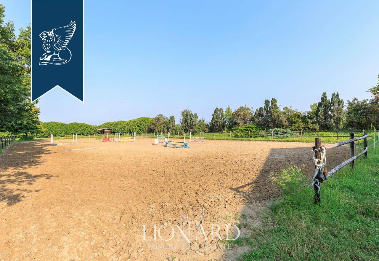 Ферма в Милане, Италия, 3 500 м² - фото 16