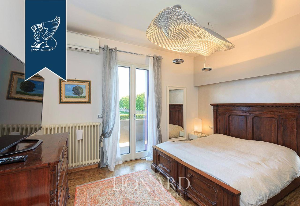 Вилла в Милане, Италия, 300 м² - фото 17