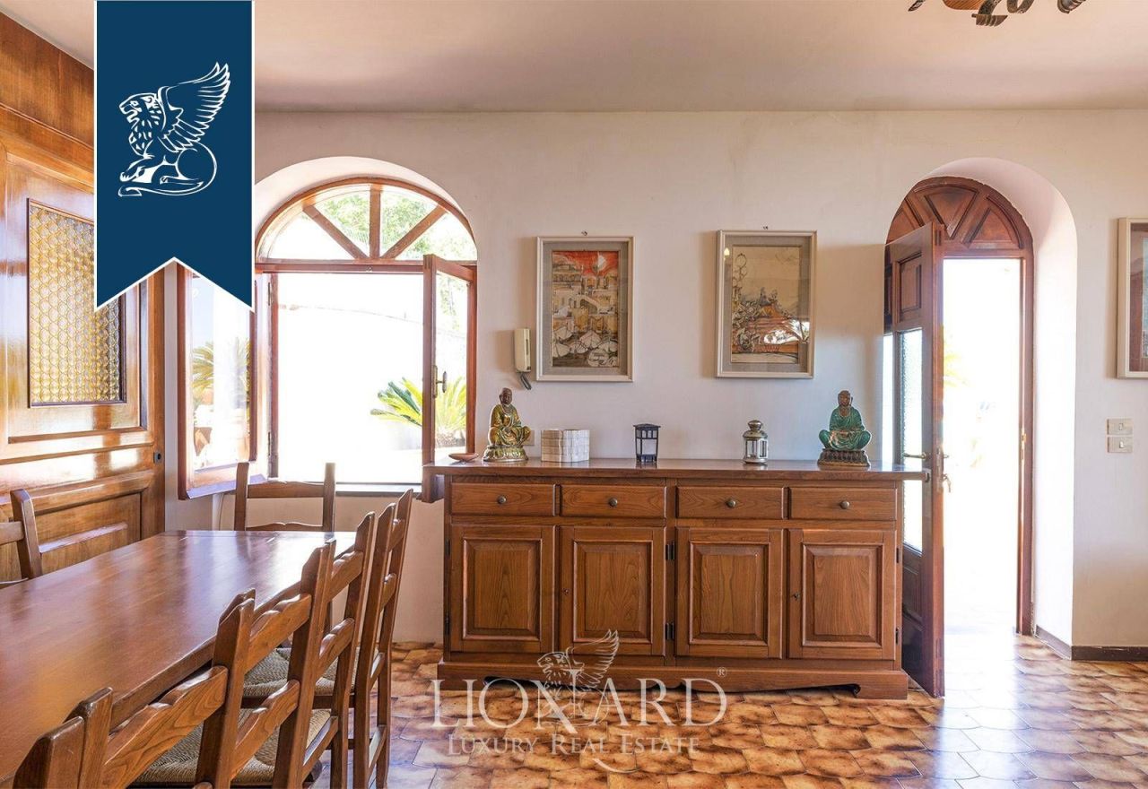 Вилла в Неаполе, Италия, 300 м² - фото 17