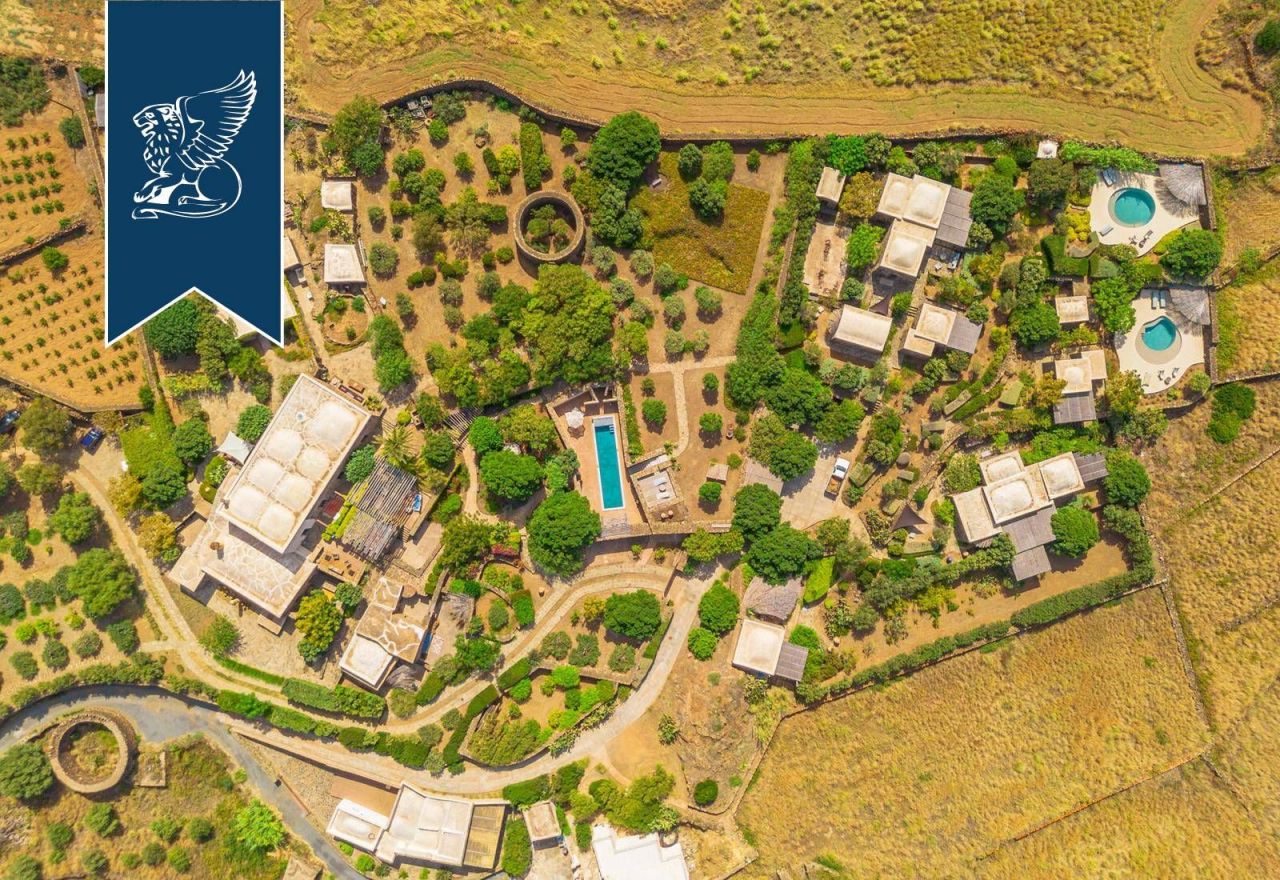 Вилла на о-ве Пантеллерия, Италия, 400 м² - фото 17