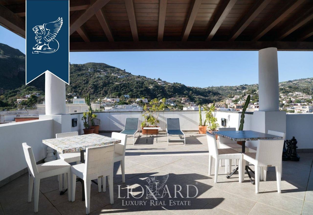 Отель, гостиница на Липари, Италия, 1 300 м² - фото 17