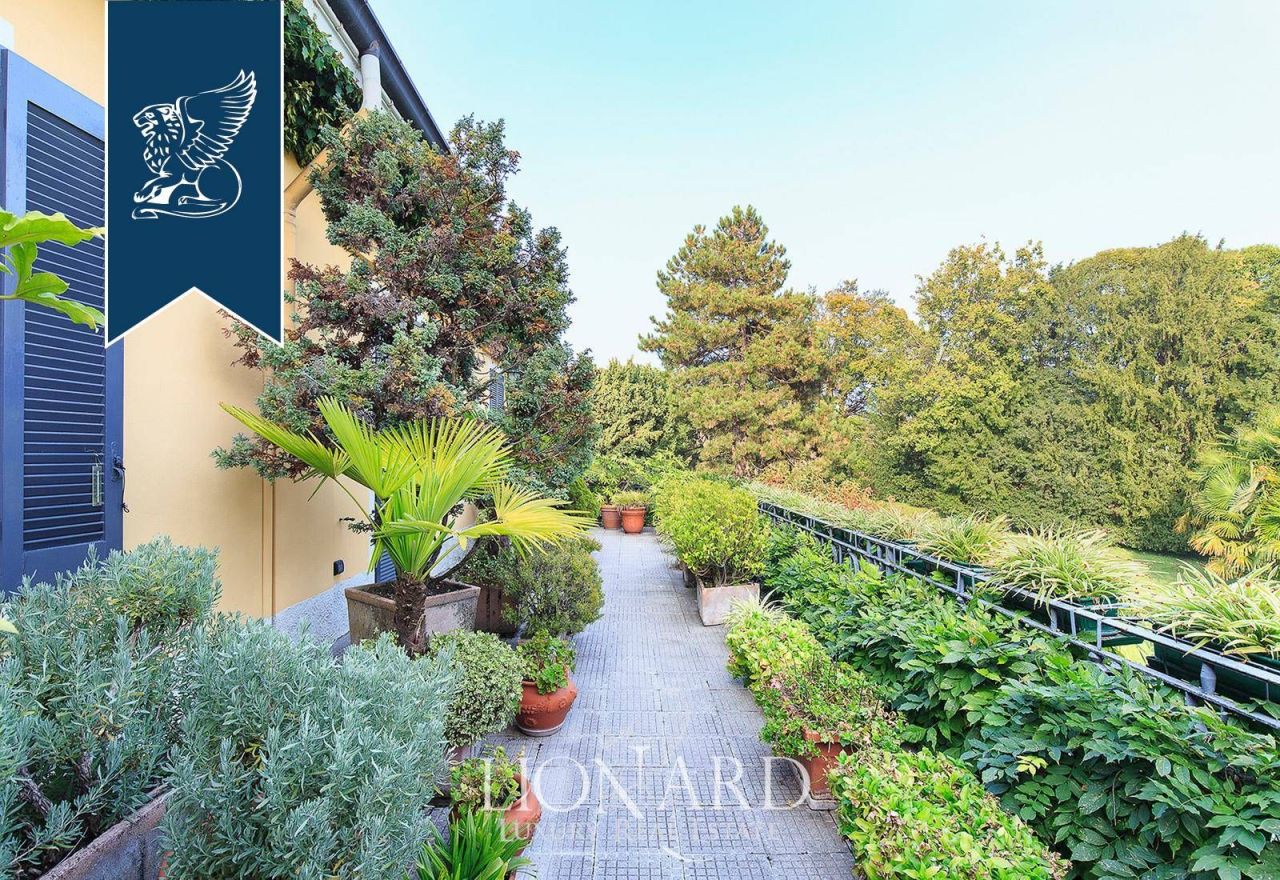 Вилла в Лекко, Италия, 1 000 м² - фото 19