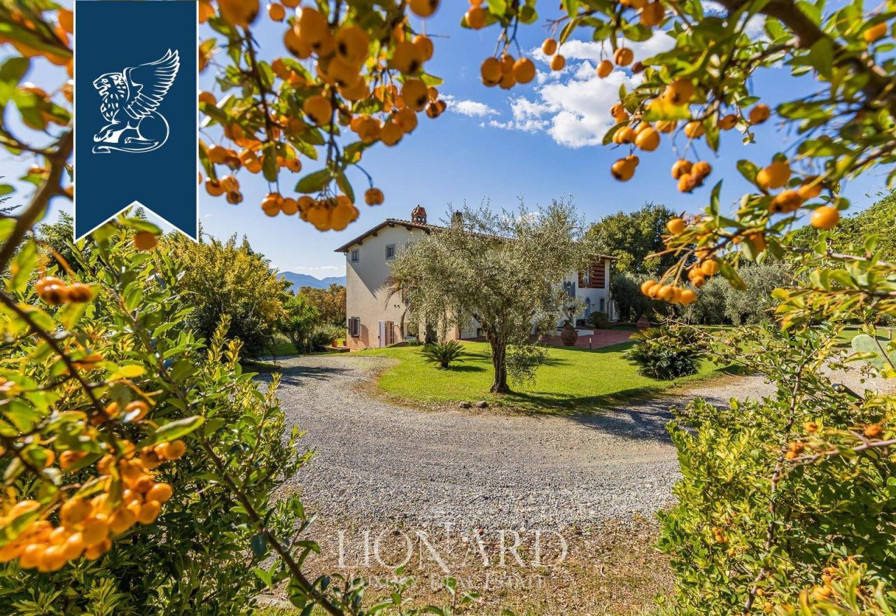 Вилла в Капаннори, Италия, 900 м² - фото 19