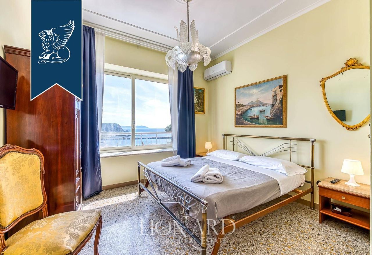 Вилла в Неаполе, Италия, 350 м² - фото 19