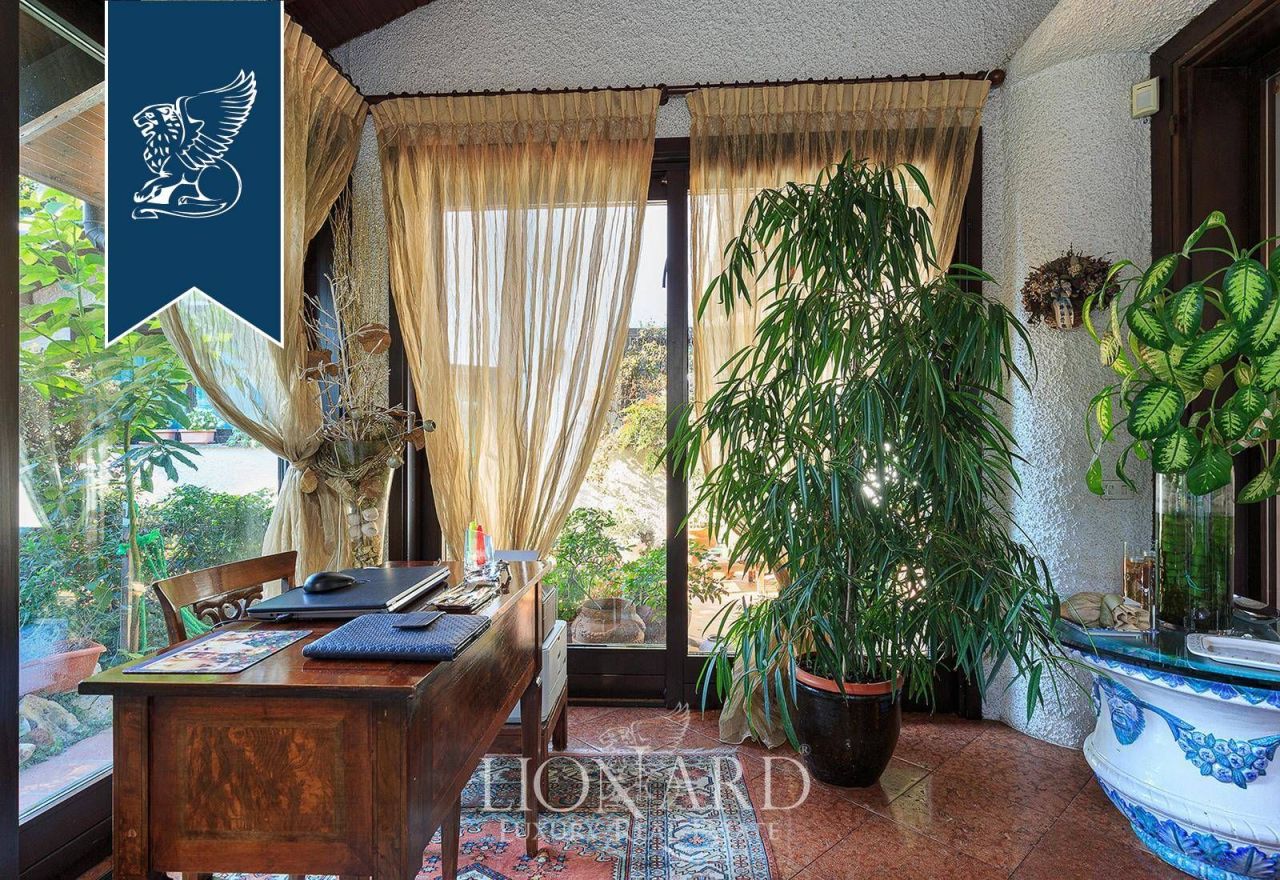 Вилла в Парабьяго, Италия, 403 м² - фото 19