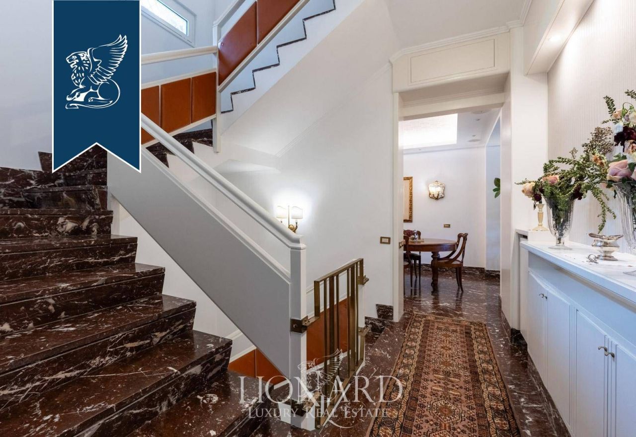 Вилла в Риме, Италия, 330 м² - фото 19