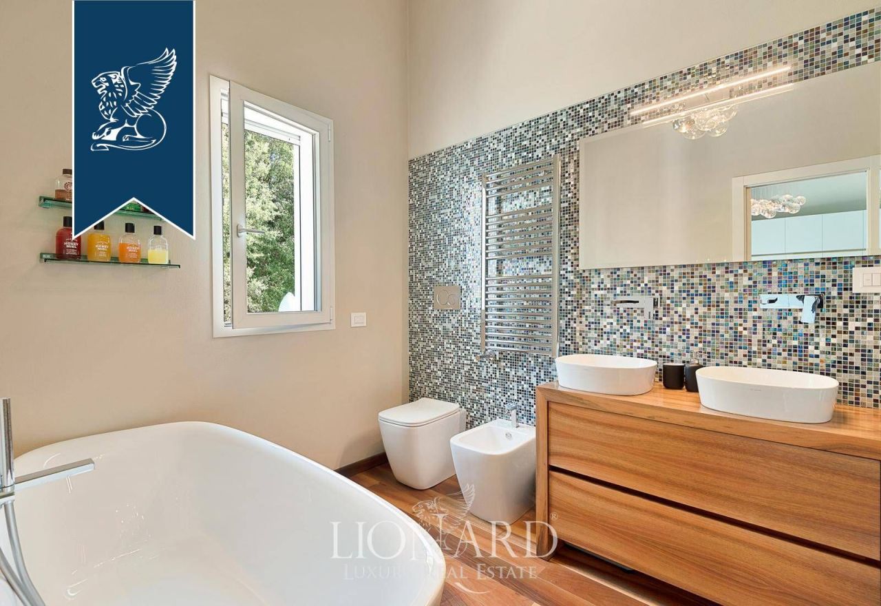 Вилла в Пьетрасанте, Италия, 350 м² - фото 18