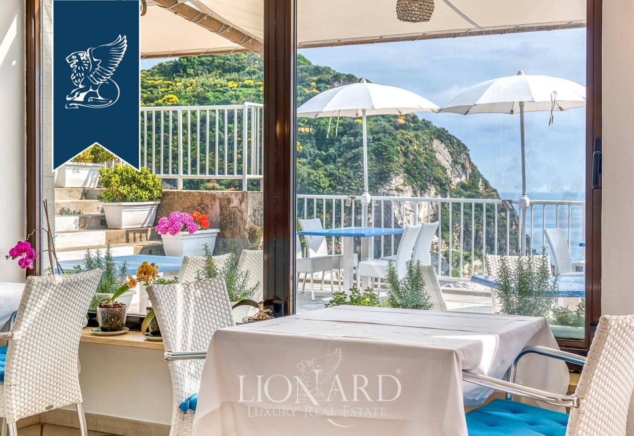 Отель, гостиница в Неаполе, Италия, 1 200 м² - фото 19