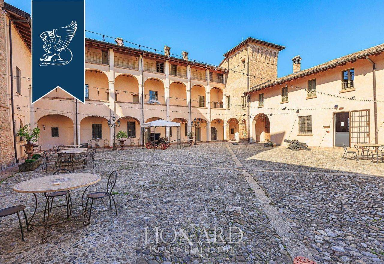 Замок в Пьяченце, Италия, 3 700 м² - фото 19