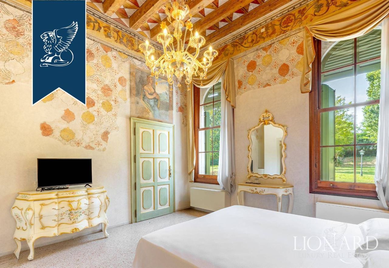 Вилла в Венеции, Италия, 1 600 м² - фото 19