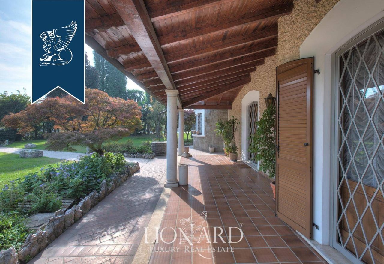 Вилла в Брешии, Италия, 600 м² - фото 17