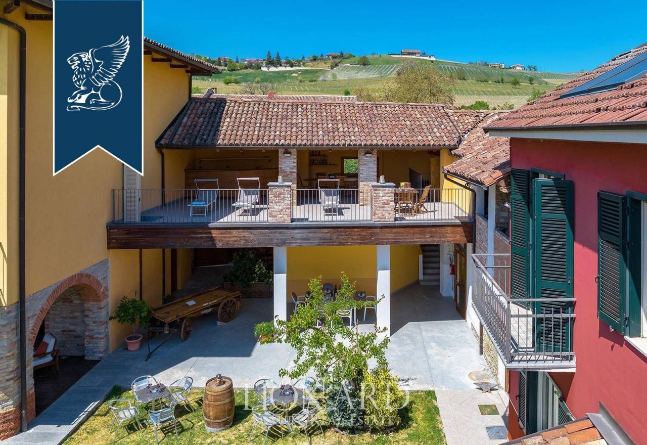 Ферма в Асти, Италия, 1 000 м² - фото 18