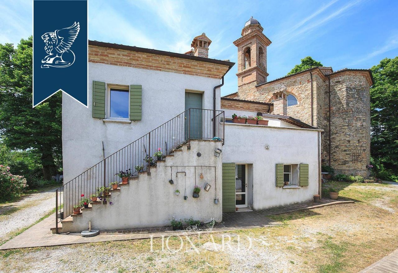 Замок в Форли-Чезене, Италия, 1 000 м² - фото 17