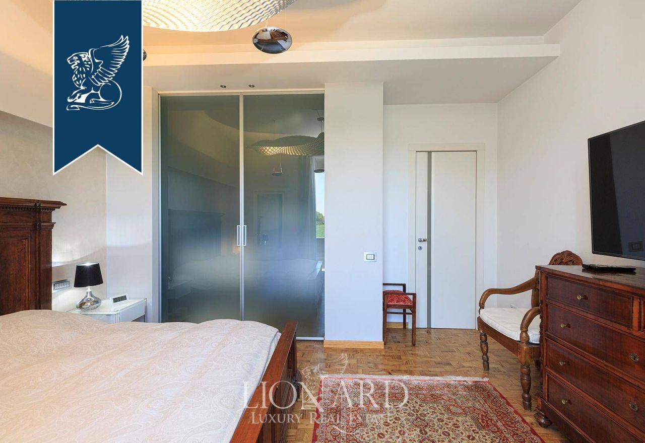 Вилла в Милане, Италия, 300 м² - фото 19