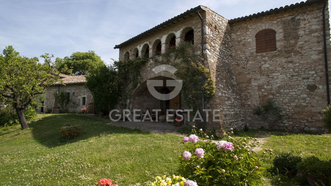 Дом в Треви, Италия, 590.27 м² - фото 3