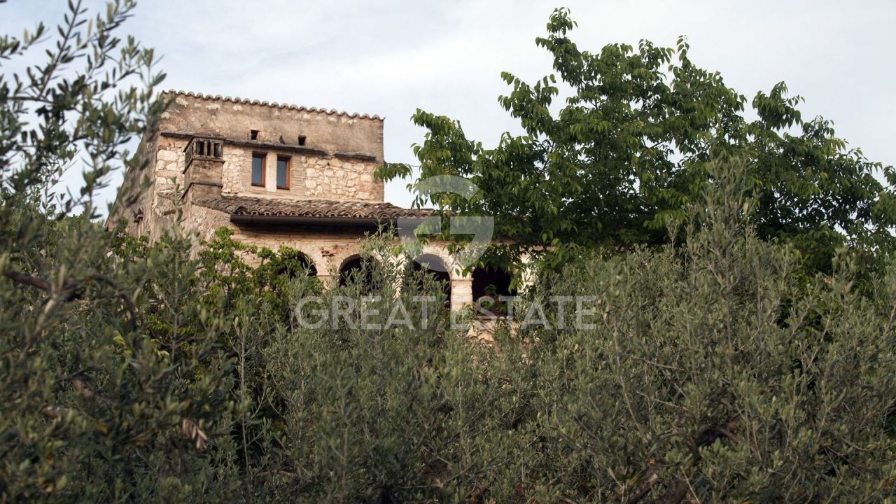 Дом в Треви, Италия, 590.27 м² - фото 9