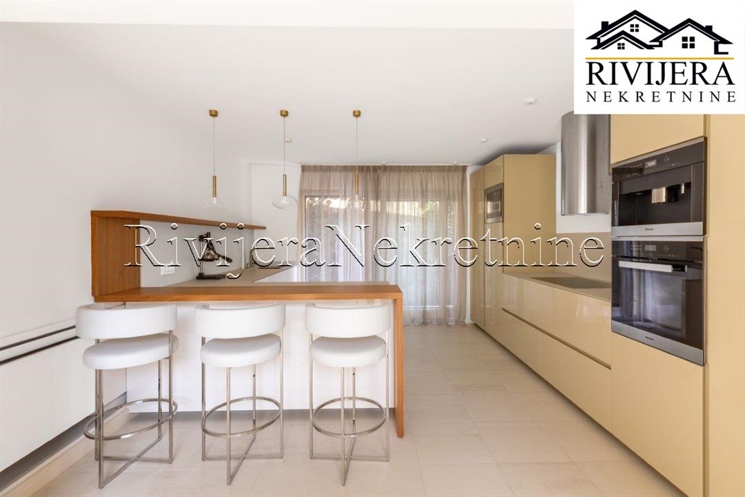 Вилла в Тивате, Черногория, 423 м² - фото 6