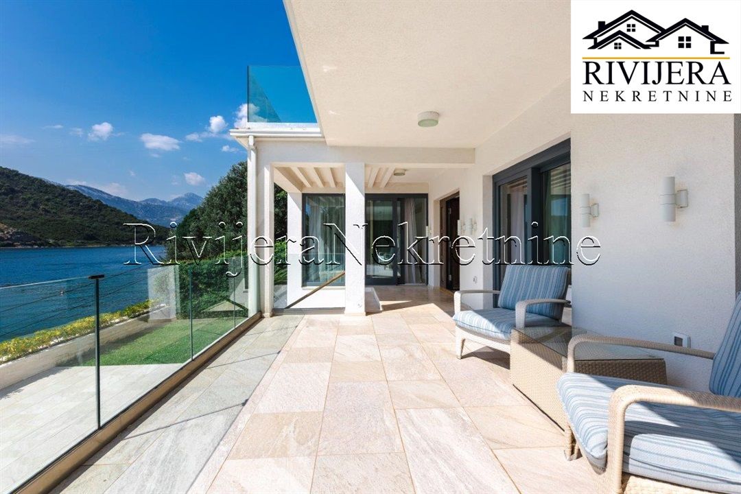 Вилла в Тивате, Черногория, 423 м² - фото 17