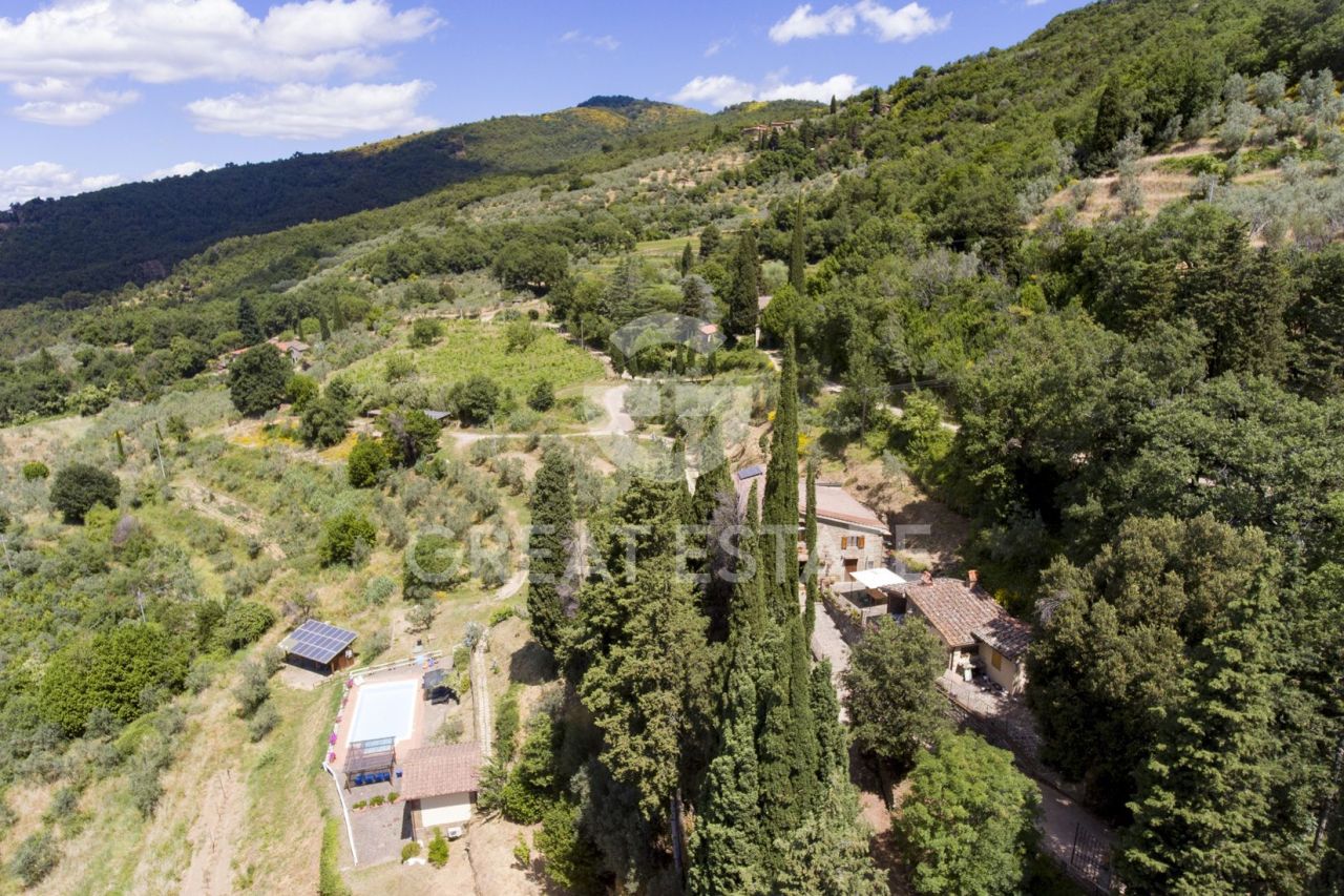 Дом Loro Ciuffenna, Италия, 800.35 м² - фото 2