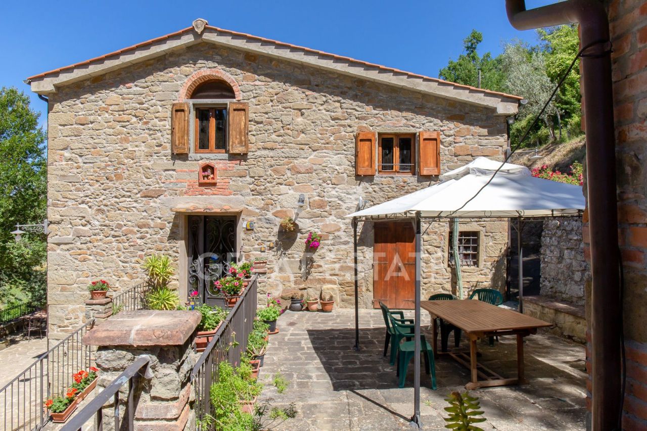 Дом Loro Ciuffenna, Италия, 800.35 м² - фото 4