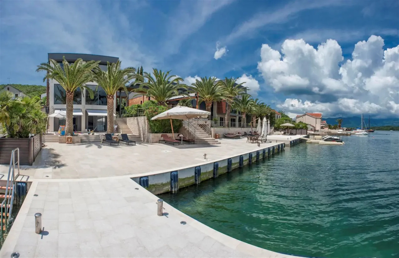 Вилла в Тивате, Черногория, 1 200 м² - фото 18