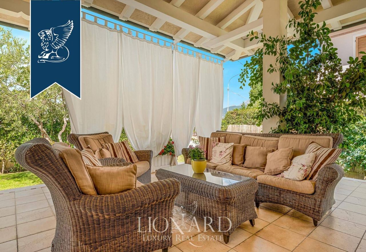 Вилла в Пьетрасанте, Италия, 298 м² - фото 3