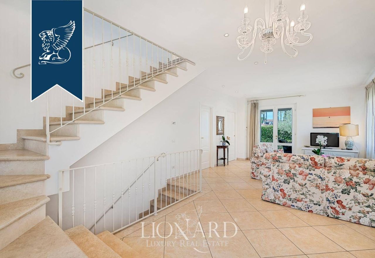 Вилла в Пьетрасанте, Италия, 298 м² - фото 10