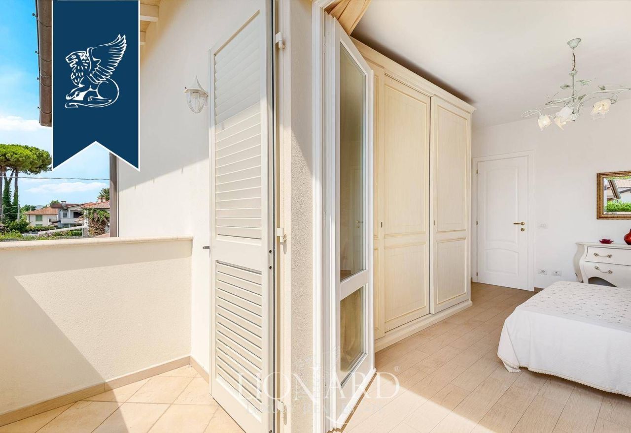 Вилла в Пьетрасанте, Италия, 298 м² - фото 16