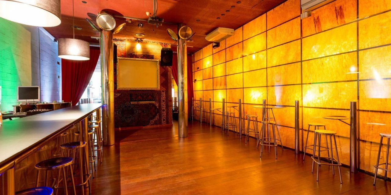 Коммерческая недвижимость в Барселоне, Испания, 155 м² - фото 2