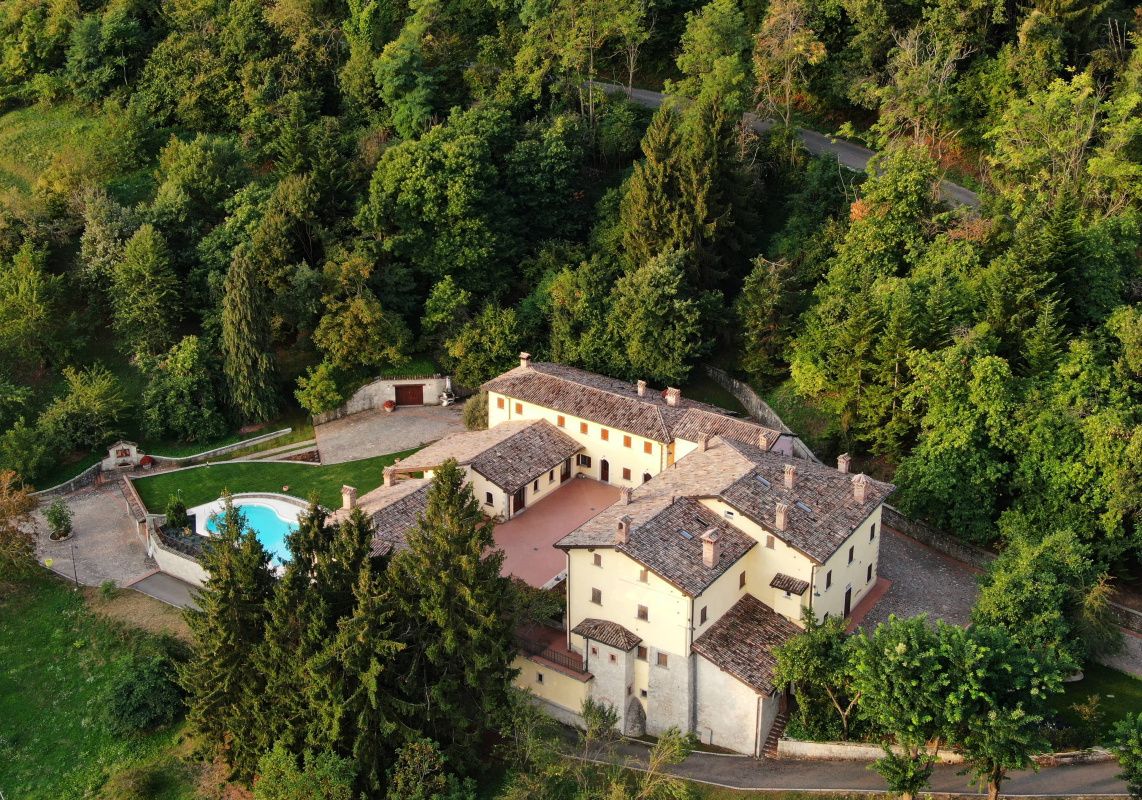 Поместье в Модене, Италия, 1 200 м² - фото 2
