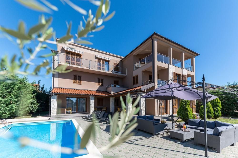 Отель, гостиница в Медулине, Хорватия, 460 м² - фото 1