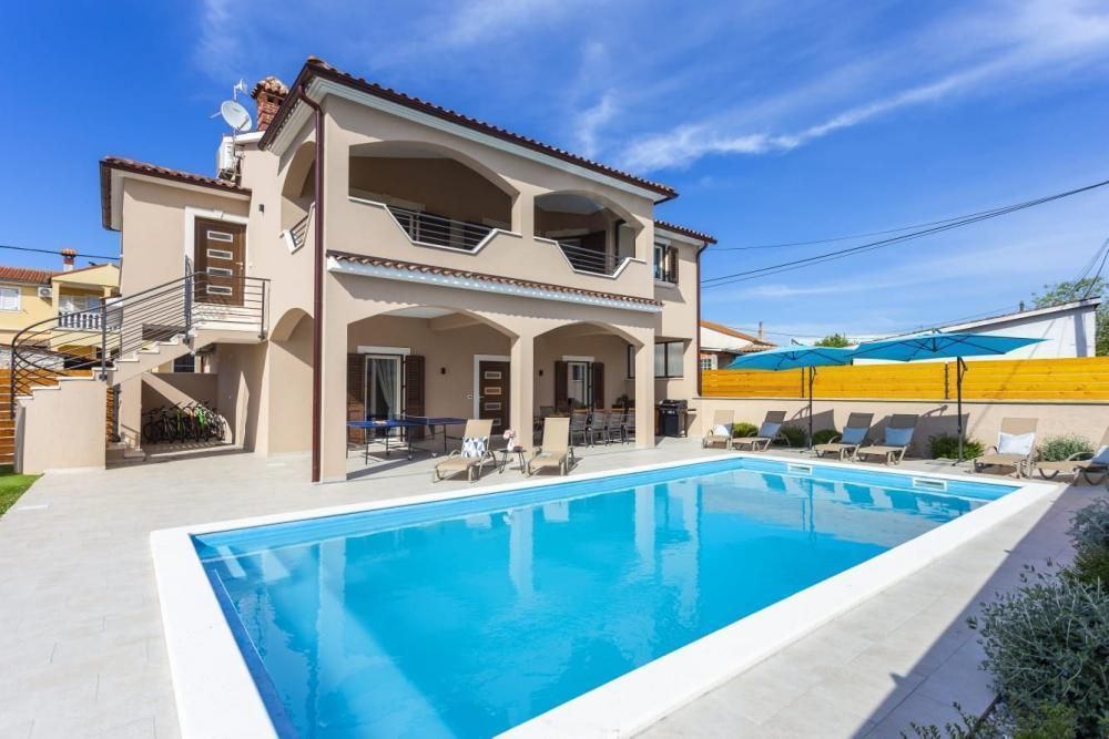 Вилла в Пуле, Хорватия, 324 м² - фото 1