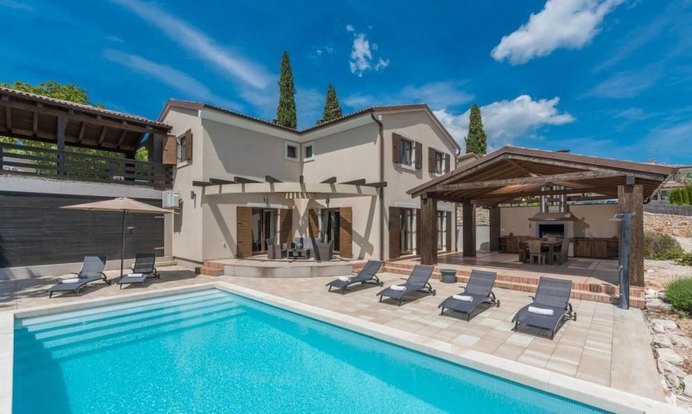 Вилла в Светвинченате, Хорватия, 1 447 м² - фото 1