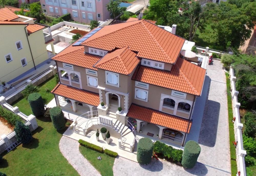 Отель, гостиница в Фунтане, Хорватия, 535 м² - фото 1