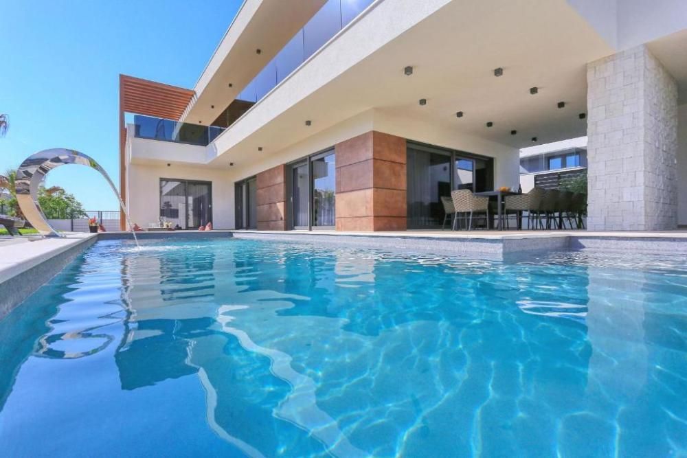 Вилла в Задаре, Хорватия, 329 м² - фото 1