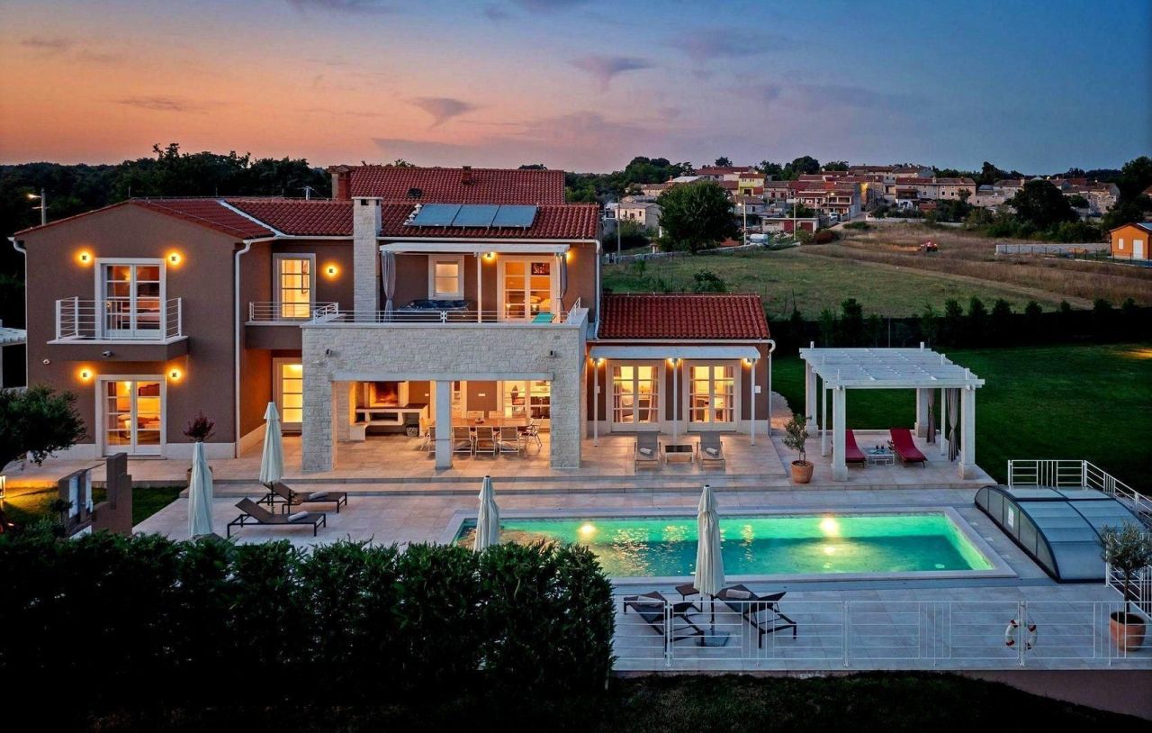 Вилла в Светвинченате, Хорватия, 332 м² - фото 1