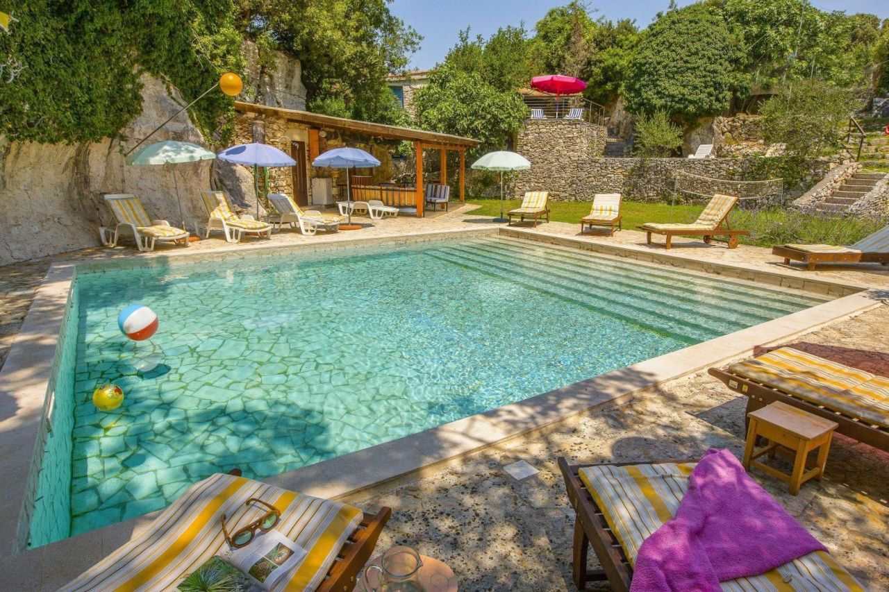 Вилла в Пуле, Хорватия, 258 м² - фото 2