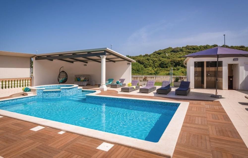 Вилла в Пуле, Хорватия, 565 м² - фото 5