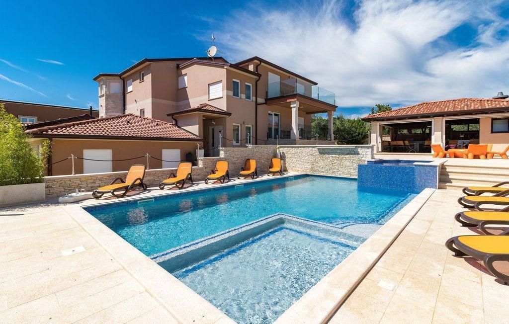 Отель, гостиница Valtura, Хорватия, 600 м² - фото 7