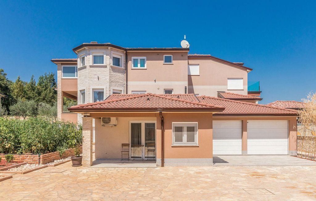 Отель, гостиница Valtura, Хорватия, 600 м² - фото 8