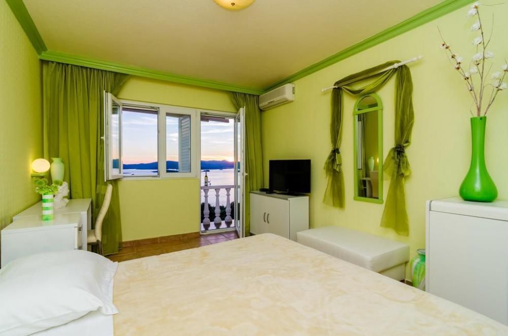 Отель, гостиница Peljesac, Хорватия, 2 400 м² - фото 9