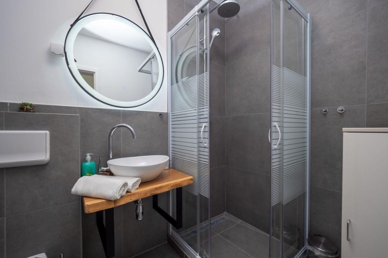 Отель, гостиница Banjole, Хорватия, 420 м² - фото 16